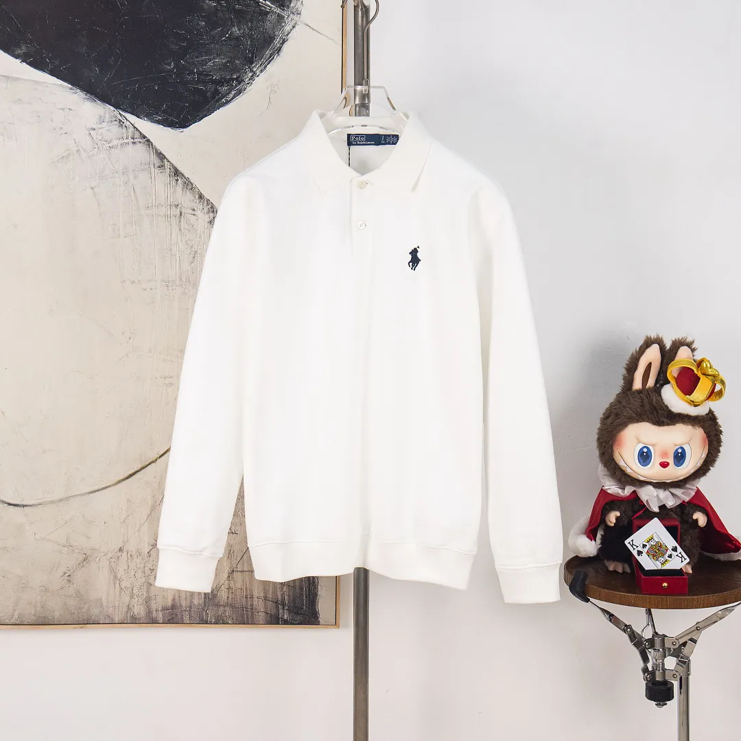 P270 zp version [Exclusive supply] Ralph Lauren/Ralph Lauren 2024AW new classic POLO collar double-button plus velvet long-sleeved sweatshirt -Original consistent 360g cotton base fabric with light grip wool cloth✅ -1X1 flat machine thickened collar 2X2 Solona fine cotton hem✅ -Original imported high-quality deep sea wide-brimmed tarot shell buckle✅ -Ralph Lauren 2024 new style The embodiment of simple classic high-end restores the classic version design Recreate the retro old-fashioned style. The base fabric is lightly woolen. The overall clothes are soft and fit well. In the South, you can wear one piece for autumn. Color: White Size: S M L XL Number: WW10732